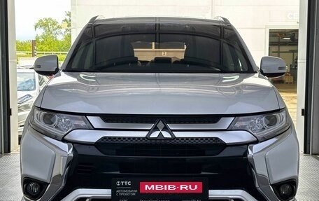 Mitsubishi Outlander III рестайлинг 3, 2022 год, 2 650 000 рублей, 2 фотография