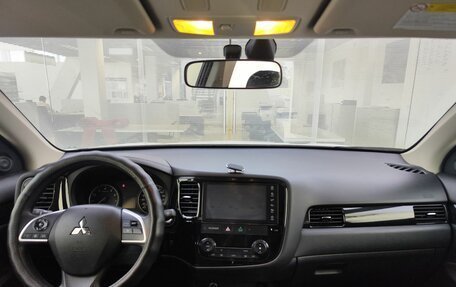 Mitsubishi Outlander III рестайлинг 3, 2022 год, 2 650 000 рублей, 17 фотография
