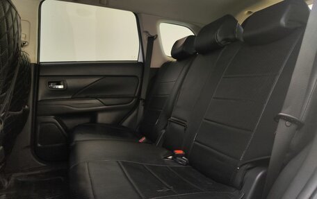 Mitsubishi Outlander III рестайлинг 3, 2022 год, 2 650 000 рублей, 15 фотография