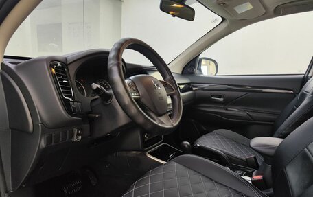 Mitsubishi Outlander III рестайлинг 3, 2022 год, 2 650 000 рублей, 20 фотография