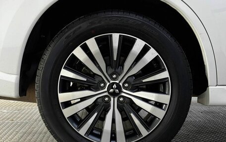 Mitsubishi Outlander III рестайлинг 3, 2022 год, 2 650 000 рублей, 22 фотография