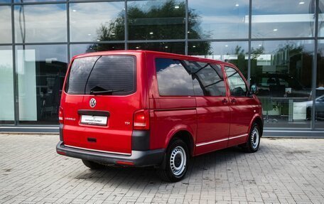 Volkswagen Caravelle T5, 2013 год, 1 600 000 рублей, 2 фотография