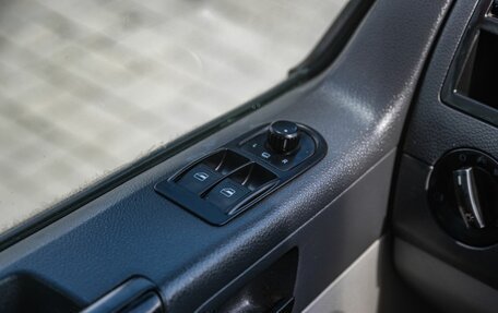 Volkswagen Caravelle T5, 2013 год, 1 600 000 рублей, 21 фотография