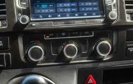 Volkswagen Caravelle T5, 2013 год, 1 600 000 рублей, 19 фотография