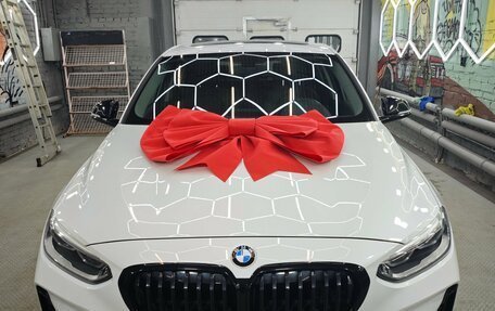 BMW 1 серия, 2023 год, 2 200 000 рублей, 12 фотография