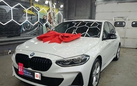 BMW 1 серия, 2023 год, 2 200 000 рублей, 11 фотография