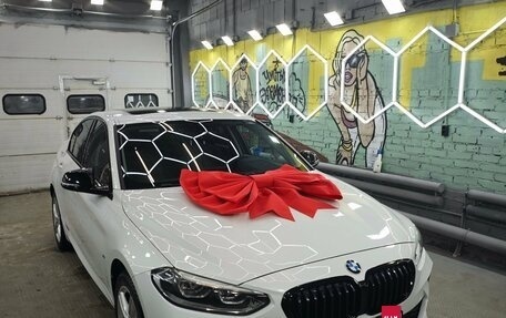BMW 1 серия, 2023 год, 2 200 000 рублей, 3 фотография