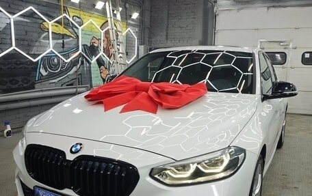 BMW 1 серия, 2023 год, 2 200 000 рублей, 14 фотография