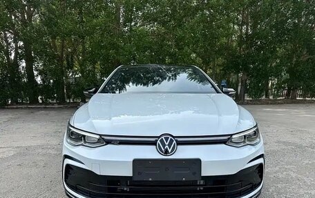 Volkswagen Golf VIII, 2023 год, 1 865 000 рублей, 2 фотография