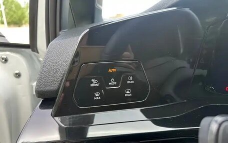 Volkswagen Golf VIII, 2023 год, 1 865 000 рублей, 13 фотография