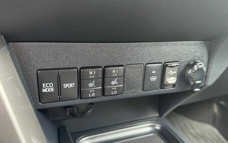 Toyota RAV4, 2018 год, 2 650 000 рублей, 13 фотография