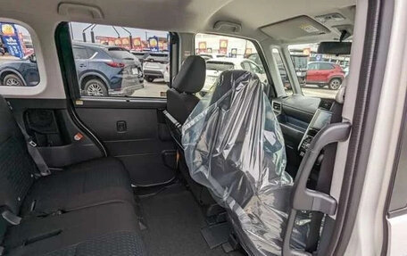 Toyota Roomy I, 2023 год, 800 000 рублей, 12 фотография