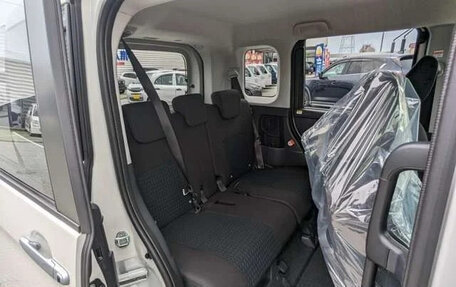 Toyota Roomy I, 2023 год, 800 000 рублей, 13 фотография