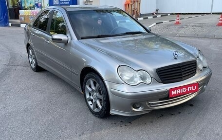 Mercedes-Benz C-Класс, 2004 год, 530 000 рублей, 1 фотография