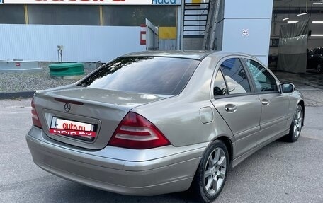 Mercedes-Benz C-Класс, 2004 год, 530 000 рублей, 3 фотография