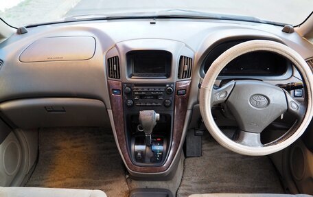 Toyota Harrier, 1999 год, 650 000 рублей, 38 фотография