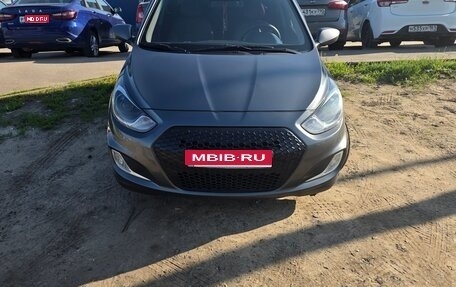 Hyundai Solaris II рестайлинг, 2012 год, 650 000 рублей, 1 фотография
