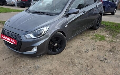 Hyundai Solaris II рестайлинг, 2012 год, 650 000 рублей, 2 фотография