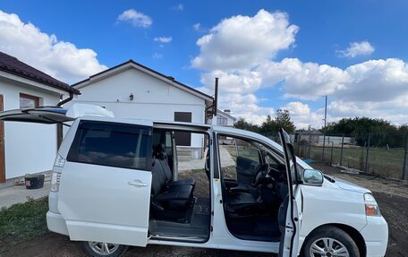 Toyota Voxy II, 2007 год, 1 100 000 рублей, 4 фотография