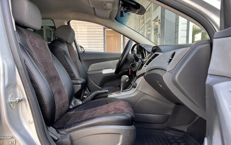 Chevrolet Cruze II, 2010 год, 649 900 рублей, 15 фотография