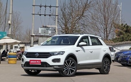 Volkswagen T-Roc I, 2022 год, 1 685 000 рублей, 1 фотография