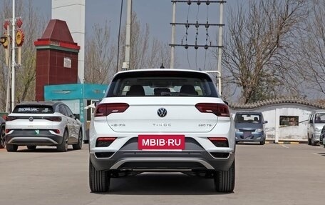 Volkswagen T-Roc I, 2022 год, 1 685 000 рублей, 3 фотография