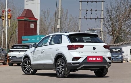 Volkswagen T-Roc I, 2022 год, 1 685 000 рублей, 2 фотография