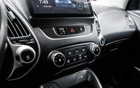 Hyundai ix35 I рестайлинг, 2010 год, 1 000 000 рублей, 19 фотография