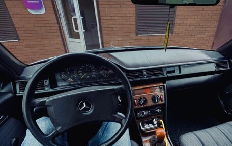 Mercedes-Benz E-Класс, 1992 год, 230 000 рублей, 3 фотография