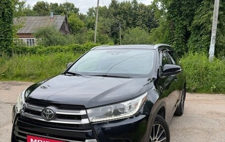 Toyota Highlander III, 2018 год, 3 100 000 рублей, 1 фотография