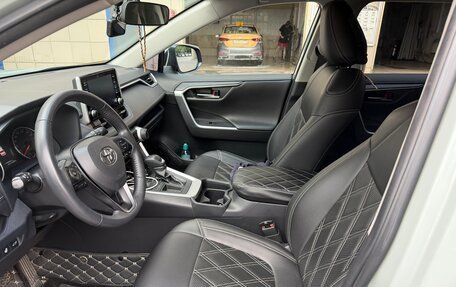 Toyota RAV4, 2019 год, 3 050 000 рублей, 8 фотография