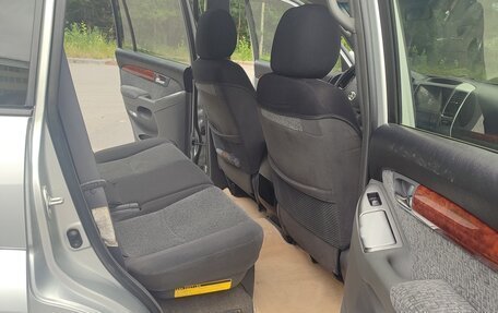 Toyota Land Cruiser Prado 120 рестайлинг, 2006 год, 2 250 000 рублей, 12 фотография