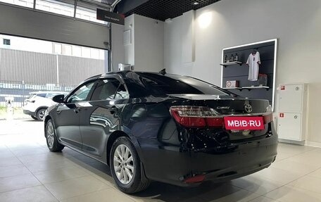 Toyota Camry, 2017 год, 1 899 000 рублей, 6 фотография