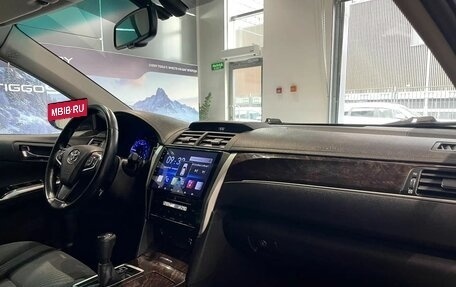 Toyota Camry, 2017 год, 1 899 000 рублей, 10 фотография