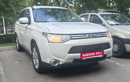 Mitsubishi Outlander III рестайлинг 3, 2012 год, 1 220 000 рублей, 2 фотография