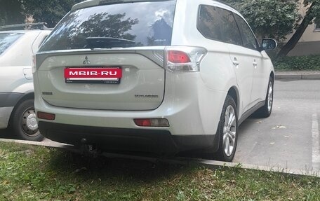 Mitsubishi Outlander III рестайлинг 3, 2012 год, 1 220 000 рублей, 3 фотография