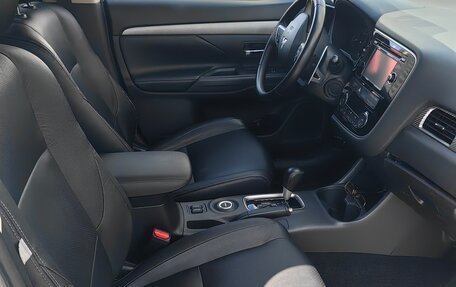 Mitsubishi Outlander III рестайлинг 3, 2012 год, 1 220 000 рублей, 9 фотография