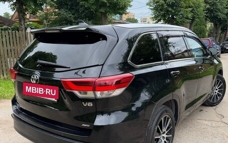 Toyota Highlander III, 2018 год, 3 100 000 рублей, 4 фотография