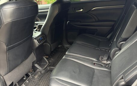 Toyota Highlander III, 2018 год, 3 100 000 рублей, 11 фотография