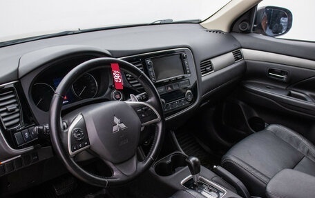 Mitsubishi Outlander III рестайлинг 3, 2012 год, 1 080 000 рублей, 10 фотография