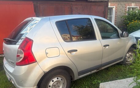 Renault Sandero I, 2013 год, 375 000 рублей, 2 фотография