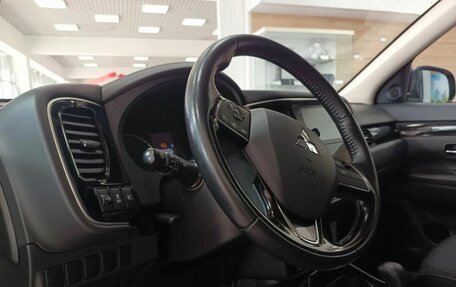 Mitsubishi Outlander III рестайлинг 3, 2020 год, 2 195 000 рублей, 11 фотография