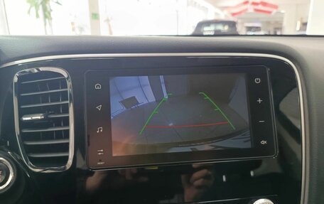 Mitsubishi Outlander III рестайлинг 3, 2020 год, 2 195 000 рублей, 10 фотография