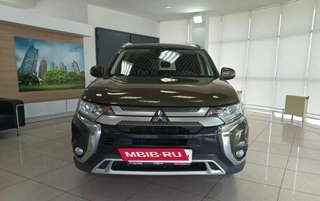 Mitsubishi Outlander III рестайлинг 3, 2020 год, 2 195 000 рублей, 2 фотография