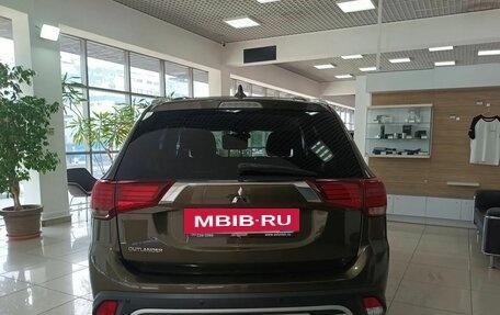 Mitsubishi Outlander III рестайлинг 3, 2020 год, 2 195 000 рублей, 6 фотография