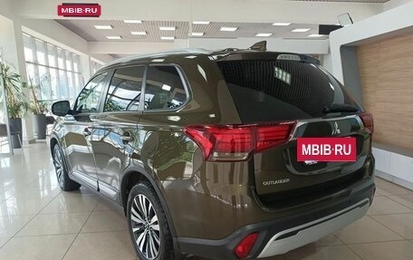 Mitsubishi Outlander III рестайлинг 3, 2020 год, 2 195 000 рублей, 7 фотография