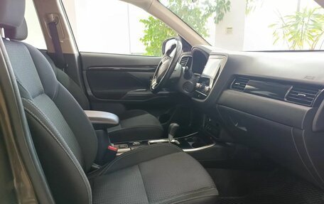 Mitsubishi Outlander III рестайлинг 3, 2020 год, 2 195 000 рублей, 12 фотография