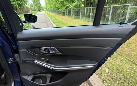 BMW 3 серия, 2019 год, 2 930 000 рублей, 27 фотография