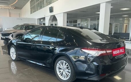 Toyota Camry, 2018 год, 2 590 000 рублей, 3 фотография