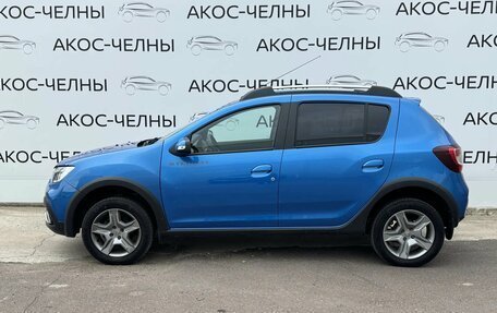 Renault Sandero II рестайлинг, 2022 год, 1 070 000 рублей, 2 фотография